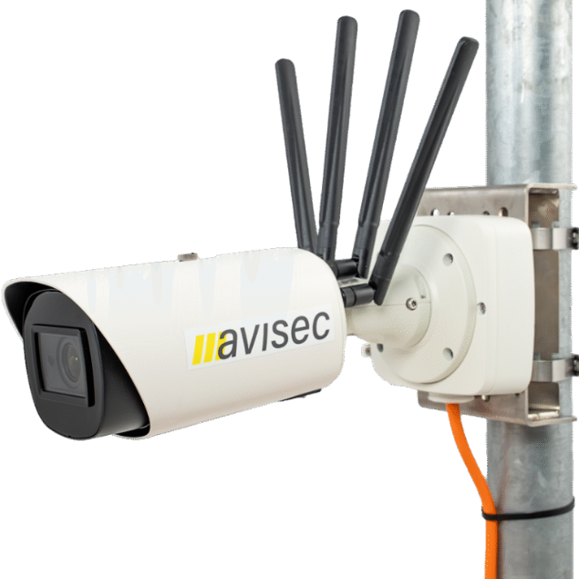 The avisec construction camera mounted on a pole. The brand name "avisec" is written on the housing.