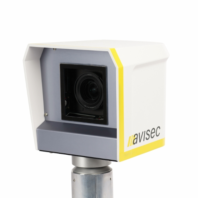 The avisec panorama webcam 360 in the avisec outdoor housing mounted on a pole. The brand name "avisec" is written on the housing.